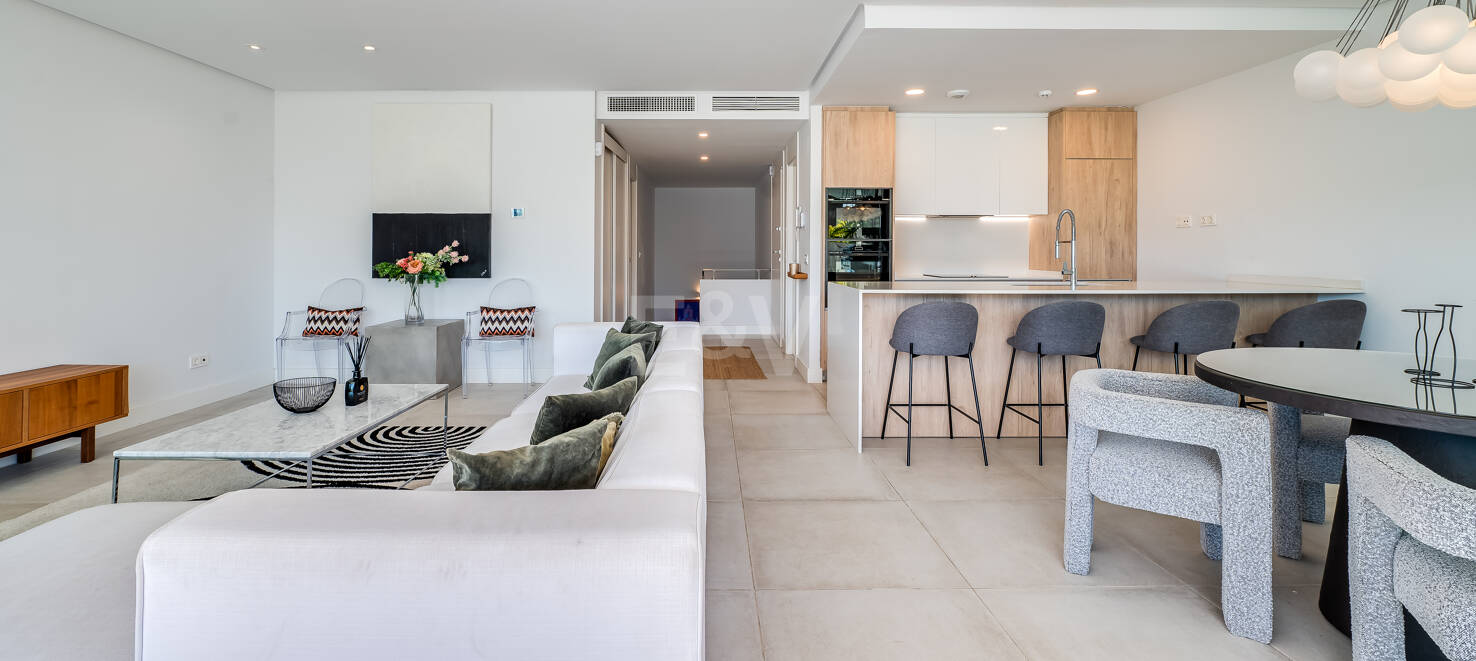Fantastisk South-Facing Corner Duplex i Artola Alta