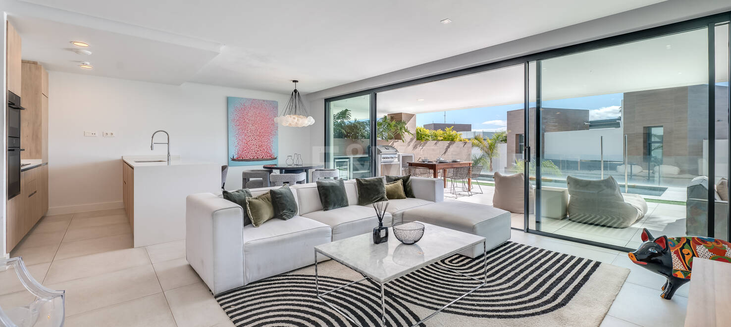 Fantastisk South-Facing Corner Duplex i Artola Alta
