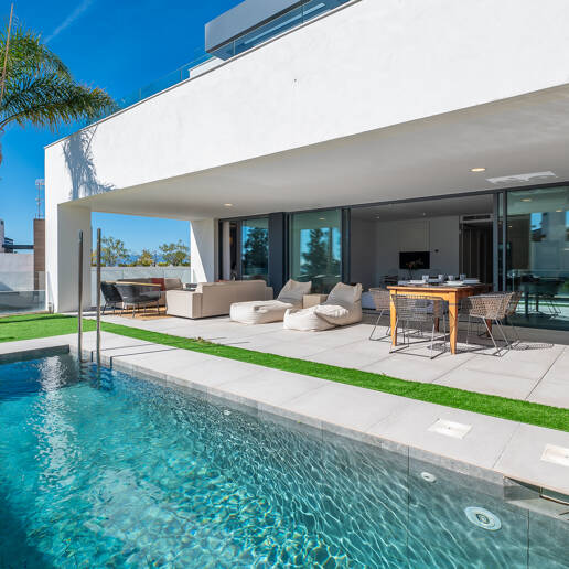 Fantastisk South-Facing Corner Duplex i Artola Alta