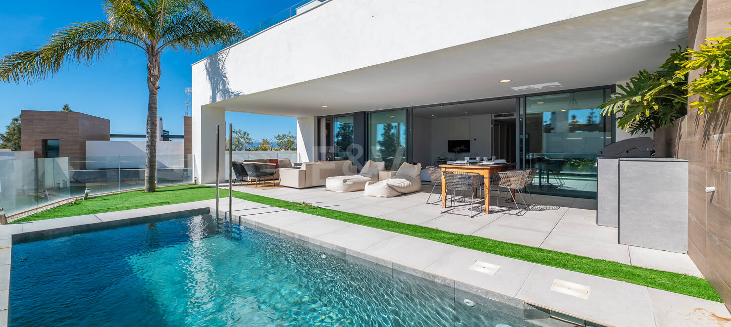 Fantastisk South-Facing Corner Duplex i Artola Alta
