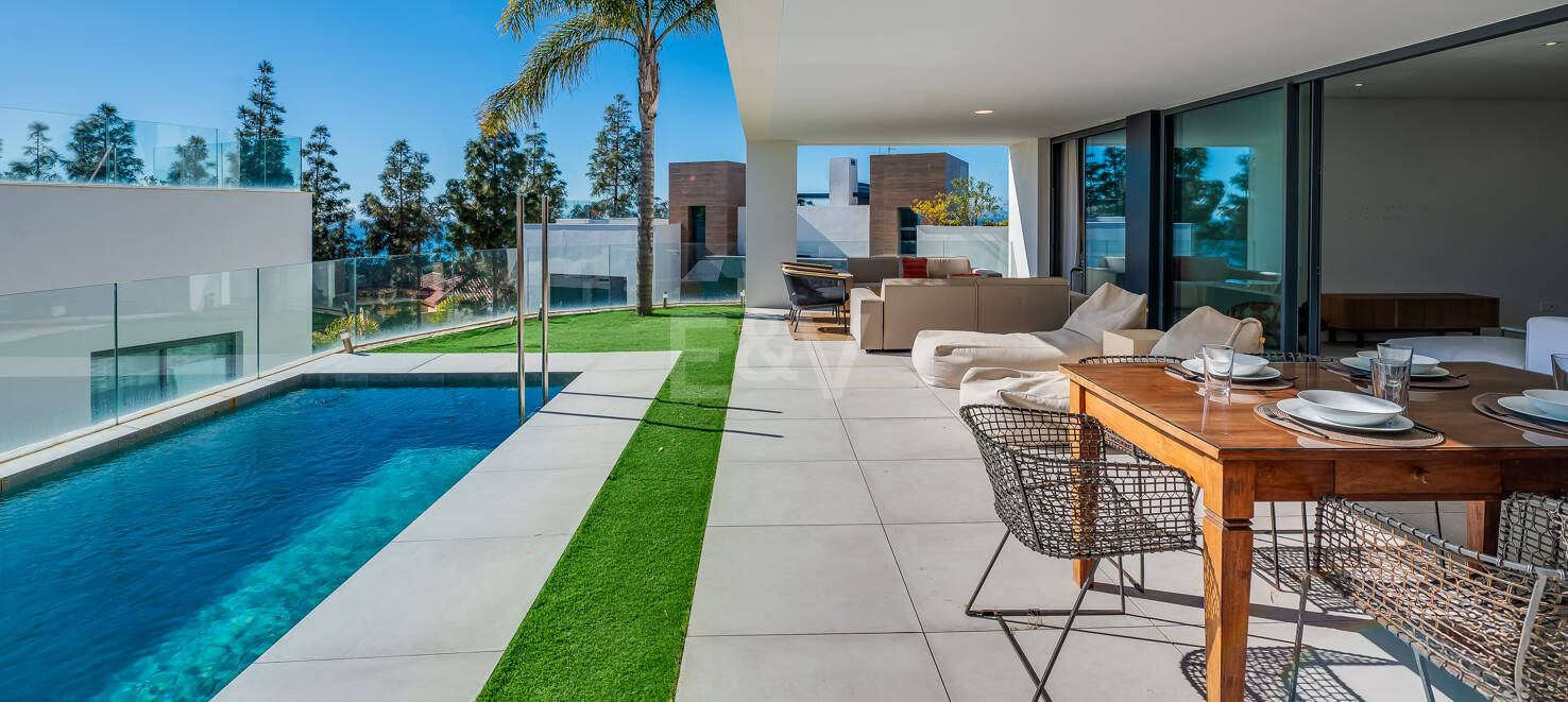 Fantastisk South-Facing Corner Duplex i Artola Alta
