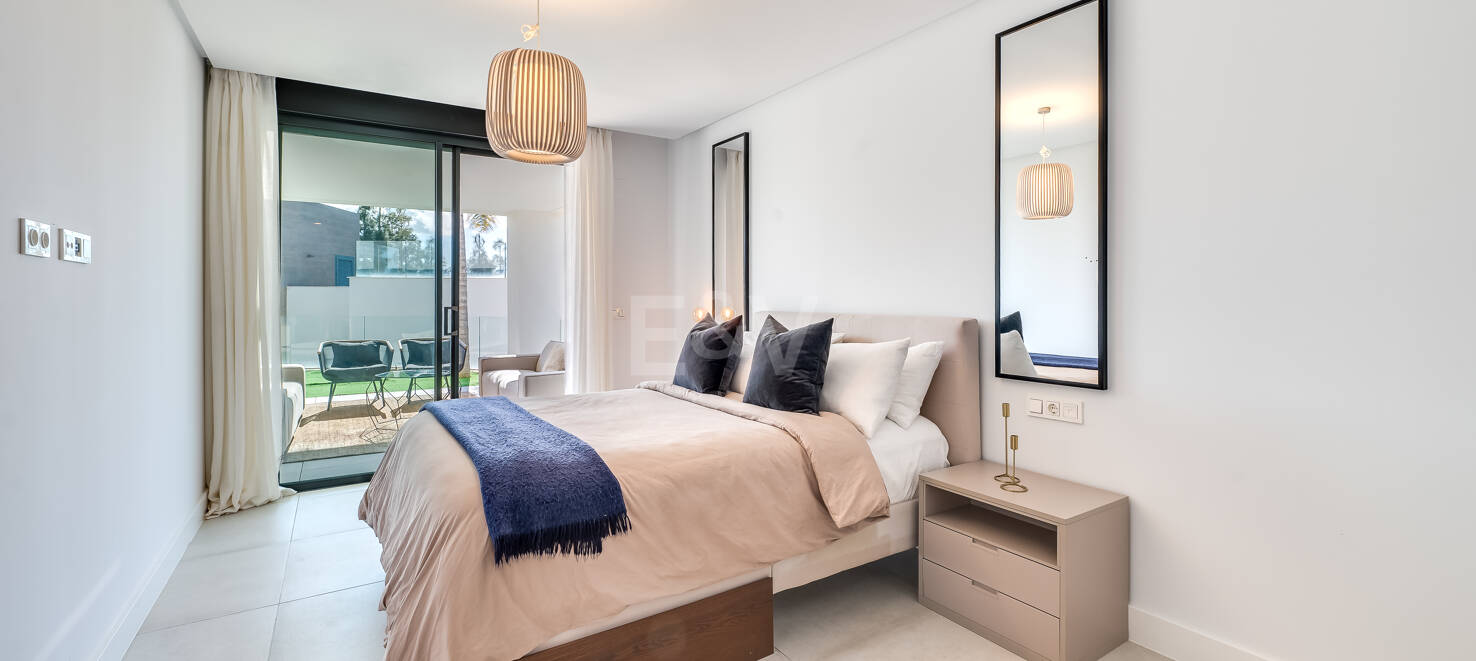 Fantastisk South-Facing Corner Duplex i Artola Alta