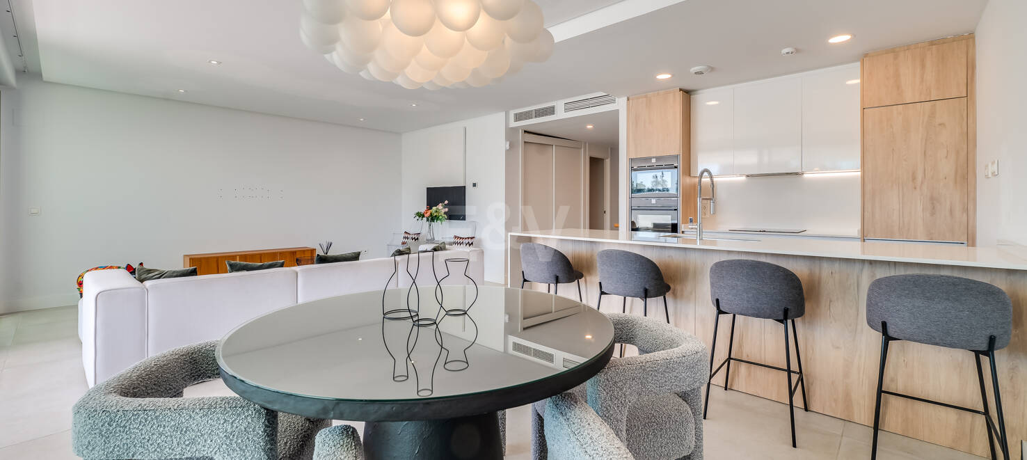 Fantastisk South-Facing Corner Duplex i Artola Alta