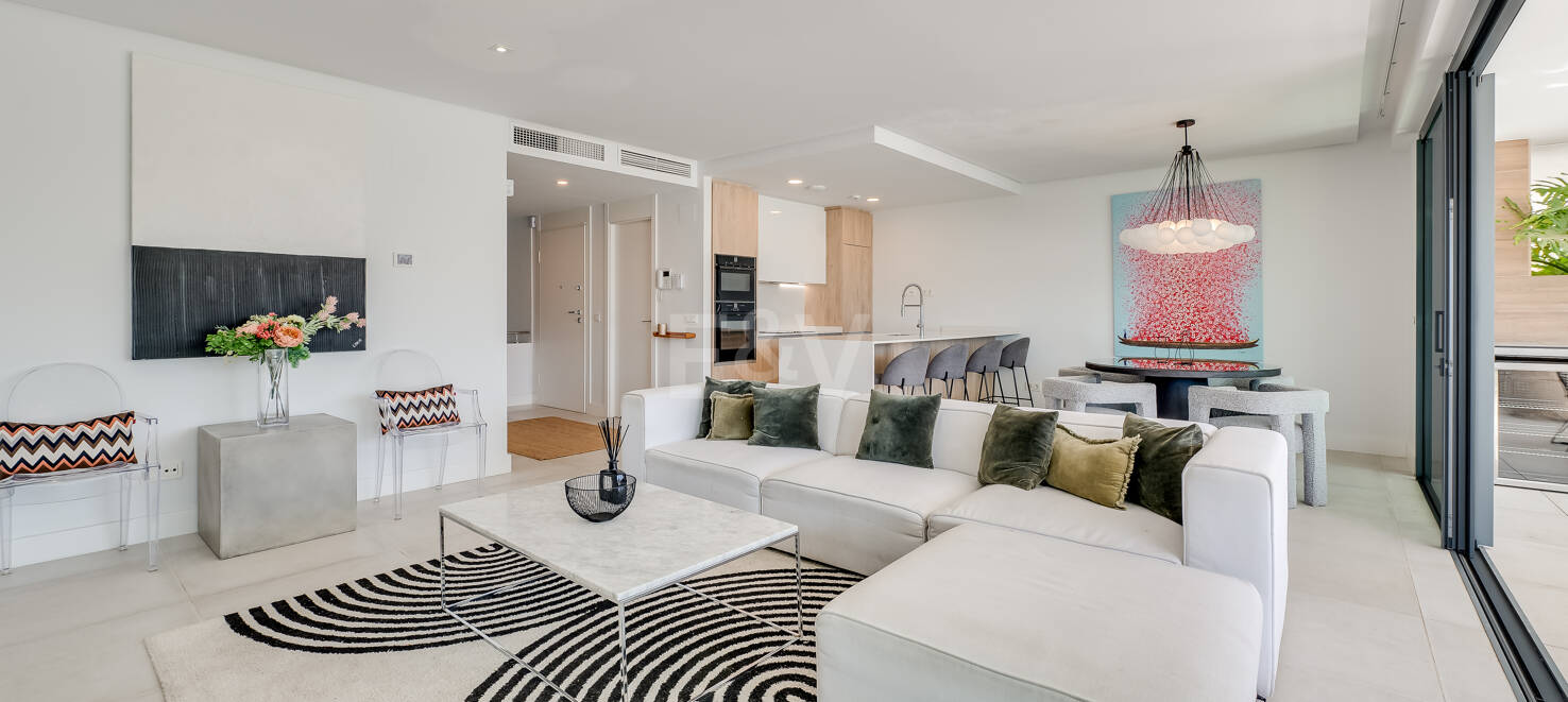 Fantastisk South-Facing Corner Duplex i Artola Alta