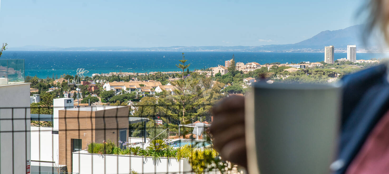 Fantastisk South-Facing Corner Duplex i Artola Alta