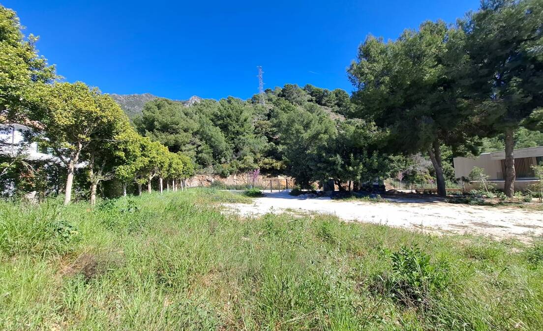 Exclusiva parcela en Camoján - Ubicación privilegiada con impresionantes vistas al mar
