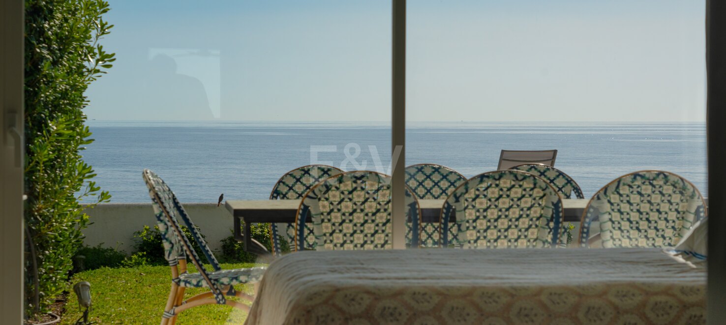 Exceptional Frontline Beach Apartment in Guadalmina.