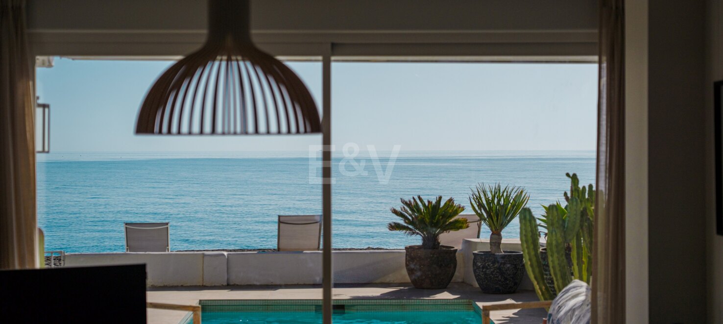 Exceptional Frontline Beach Apartment in Guadalmina.