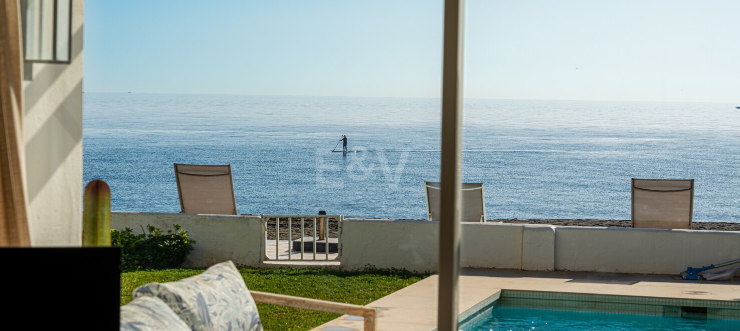 Exceptional Frontline Beach Apartment in Guadalmina.