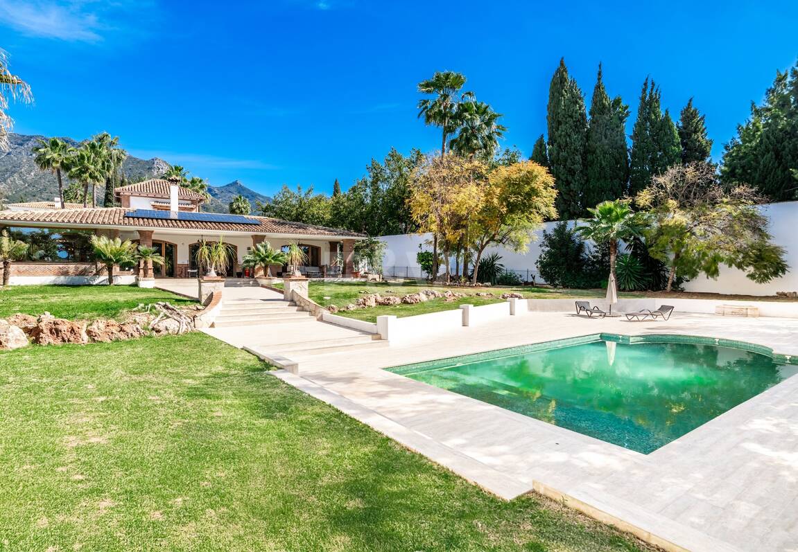 Élégant Rocio de Nagüeles Villa avec technologie solaire, puits privé & finitions premium