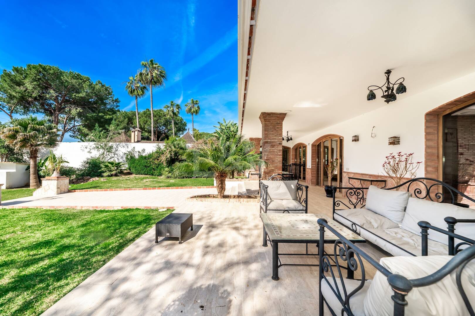 Élégant Rocio de Nagüeles Villa avec technologie solaire, puits privé & finitions premium