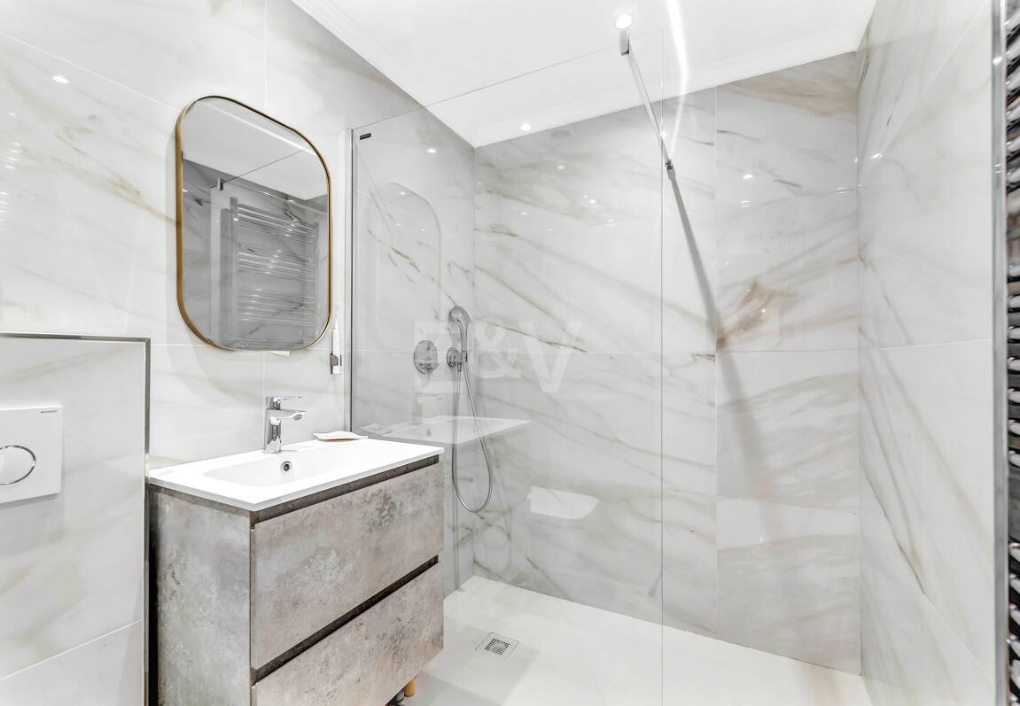 Élégant Rocio de Nagüeles Villa avec technologie solaire, puits privé & finitions premium