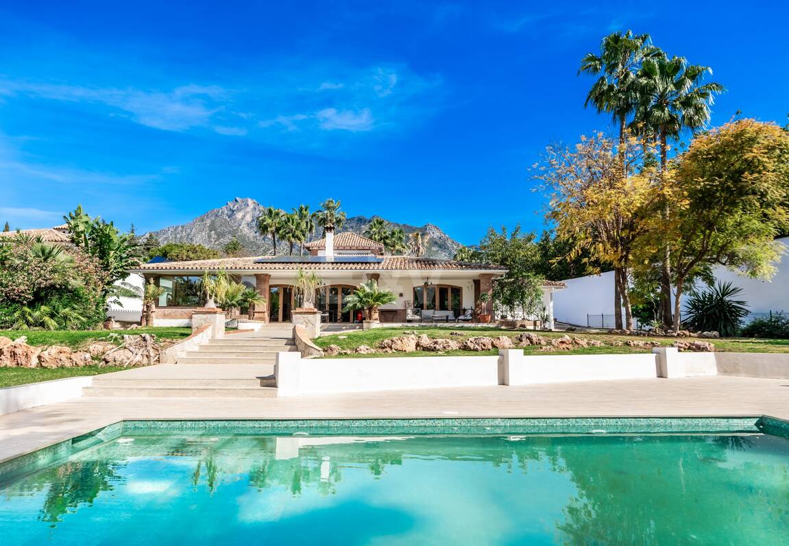 Élégant Rocio de Nagüeles Villa avec technologie solaire, puits privé & finitions premium