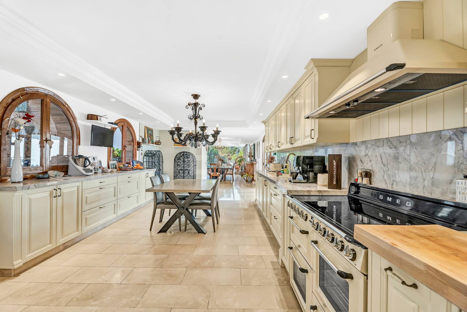 Élégant Rocio de Nagüeles Villa avec technologie solaire, puits privé & finitions premium