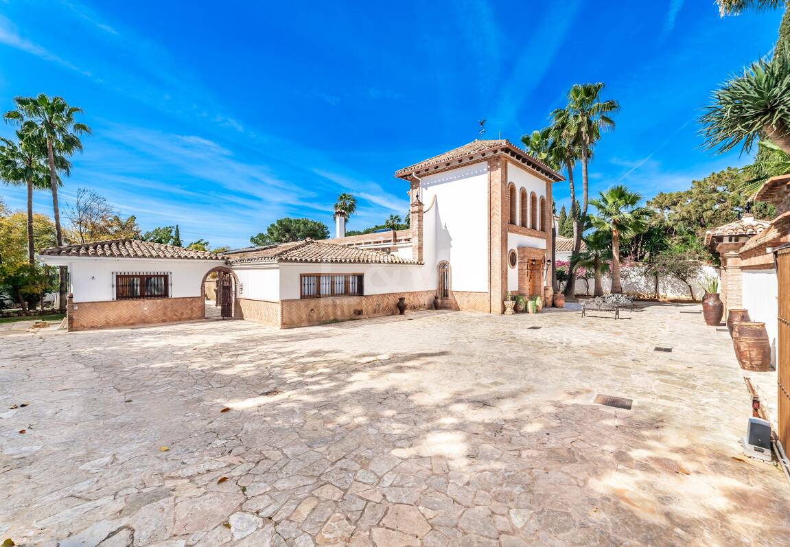 Élégant Rocio de Nagüeles Villa avec technologie solaire, puits privé & finitions premium