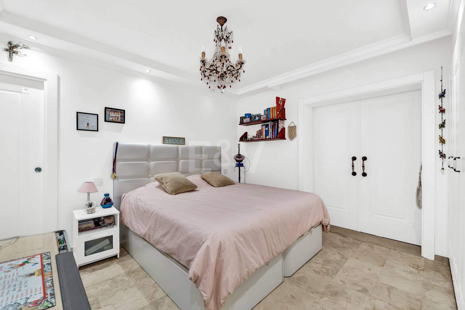 Élégant Rocio de Nagüeles Villa avec technologie solaire, puits privé & finitions premium