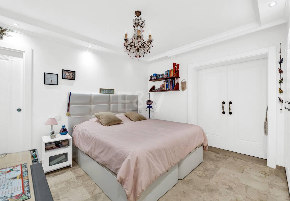 Élégant Rocio de Nagüeles Villa avec technologie solaire, puits privé & finitions premium