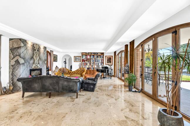 Élégant Rocio de Nagüeles Villa avec technologie solaire, puits privé & finitions premium