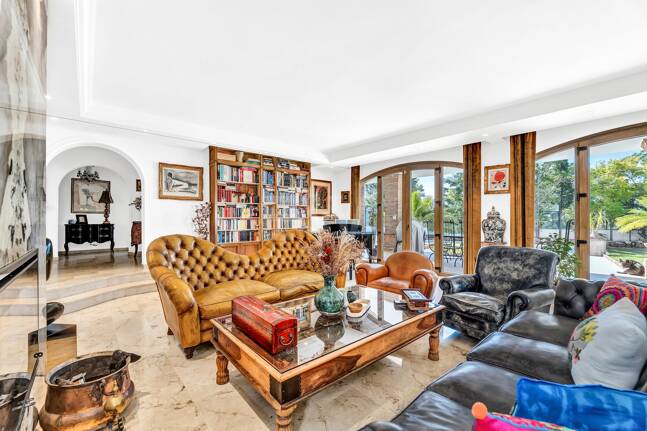 Élégant Rocio de Nagüeles Villa avec technologie solaire, puits privé & finitions premium