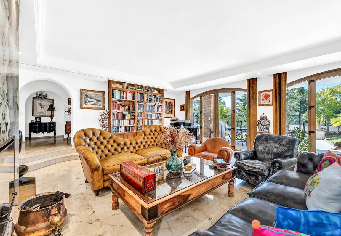 Élégant Rocio de Nagüeles Villa avec technologie solaire, puits privé & finitions premium