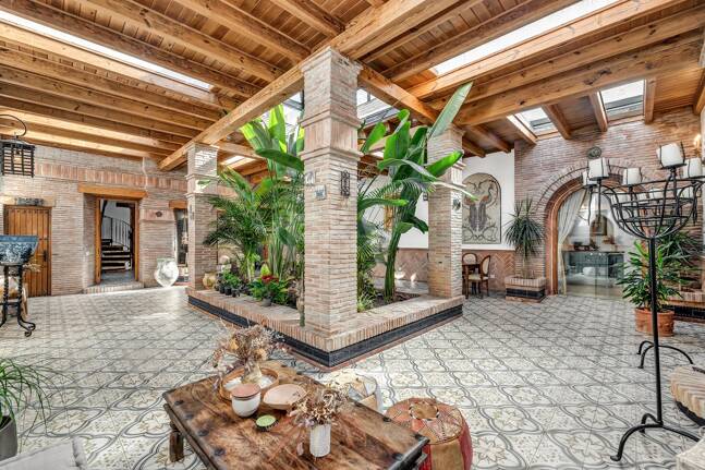 Élégant Rocio de Nagüeles Villa avec technologie solaire, puits privé & finitions premium