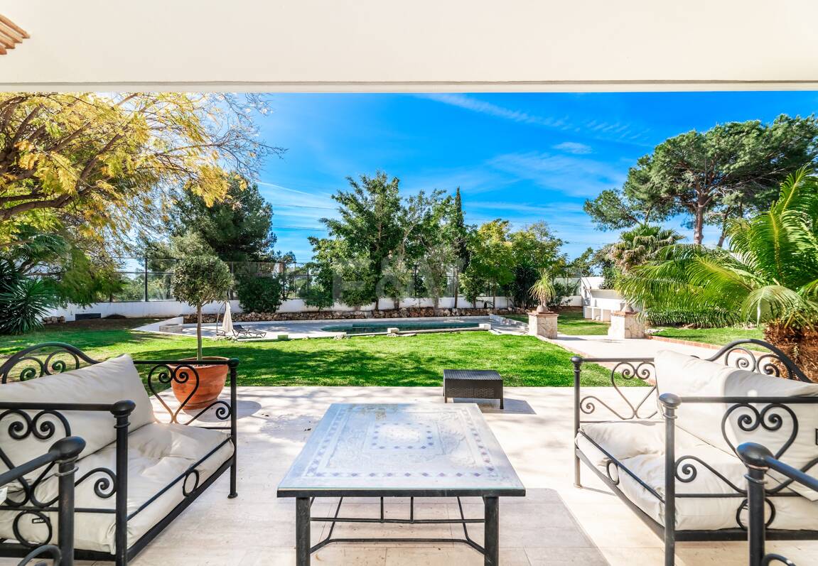 Élégant Rocio de Nagüeles Villa avec technologie solaire, puits privé & finitions premium