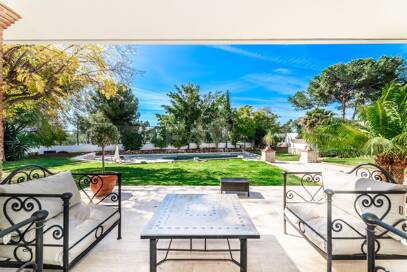 Élégant Rocio de Nagüeles Villa avec technologie solaire, puits privé & finitions premium