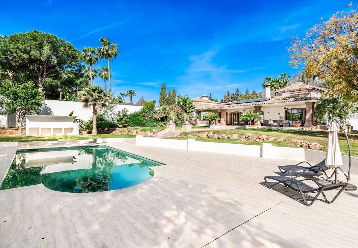 Élégant Rocio de Nagüeles Villa avec technologie solaire, puits privé & finitions premium