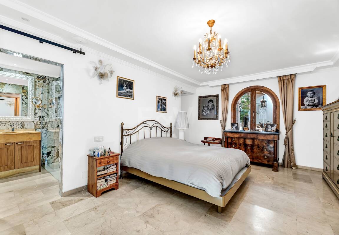 Élégant Rocio de Nagüeles Villa avec technologie solaire, puits privé & finitions premium