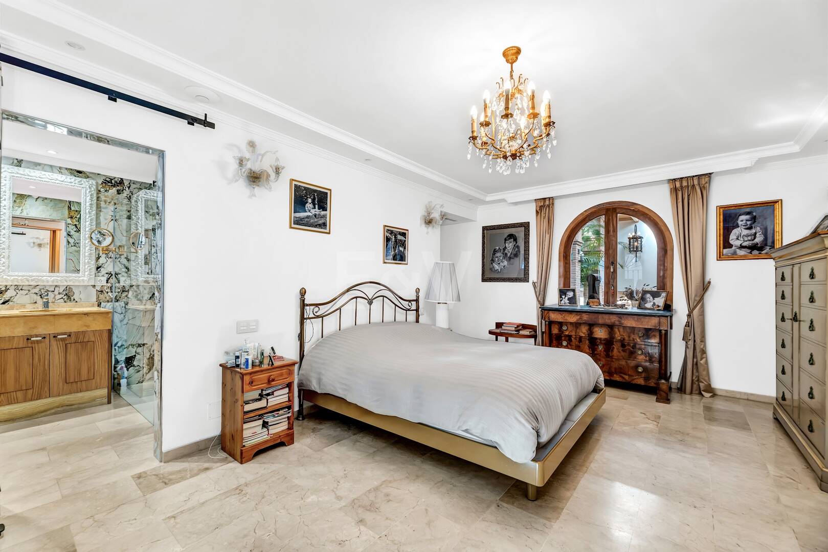 Élégant Rocio de Nagüeles Villa avec technologie solaire, puits privé & finitions premium