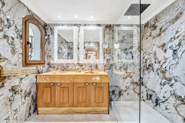 Élégant Rocio de Nagüeles Villa avec technologie solaire, puits privé & finitions premium