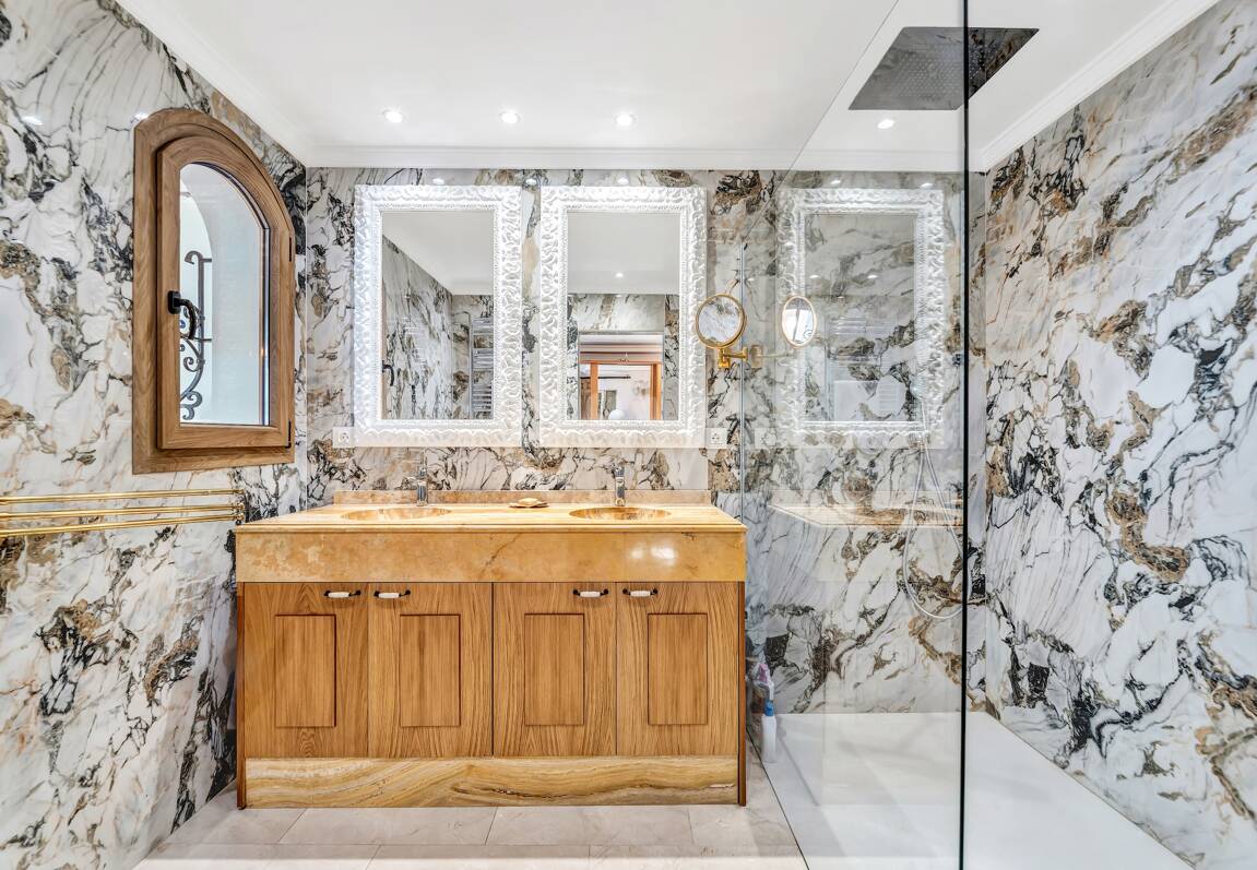 Élégant Rocio de Nagüeles Villa avec technologie solaire, puits privé & finitions premium