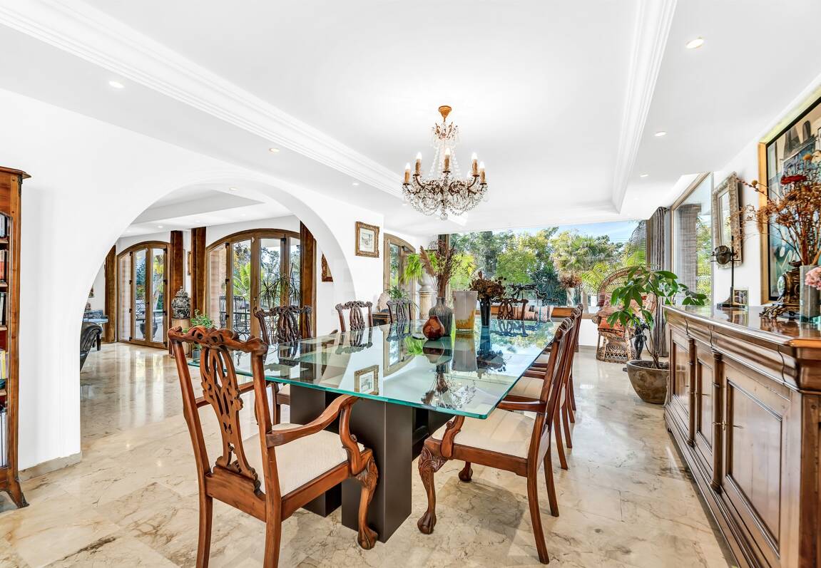 Élégant Rocio de Nagüeles Villa avec technologie solaire, puits privé & finitions premium