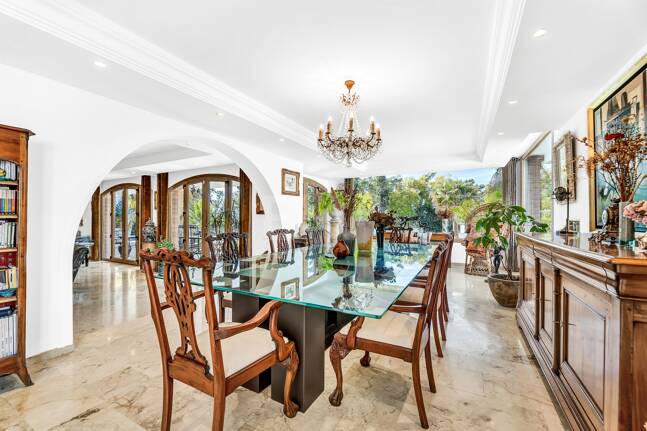 Élégant Rocio de Nagüeles Villa avec technologie solaire, puits privé & finitions premium