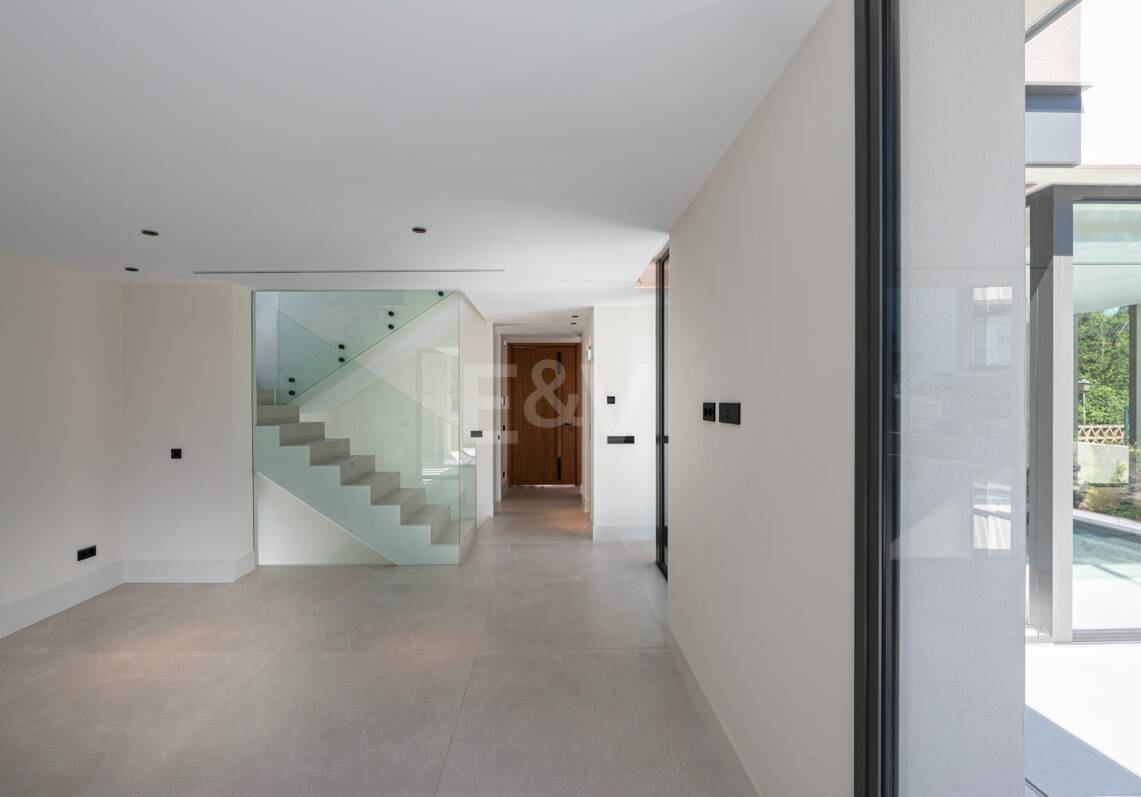 Villa moderne de luxe à quelques pas de la plage sur Marbella