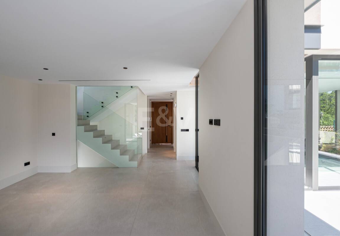 Exclusiva villa moderna en la zona de la playa de la Milla de Oro