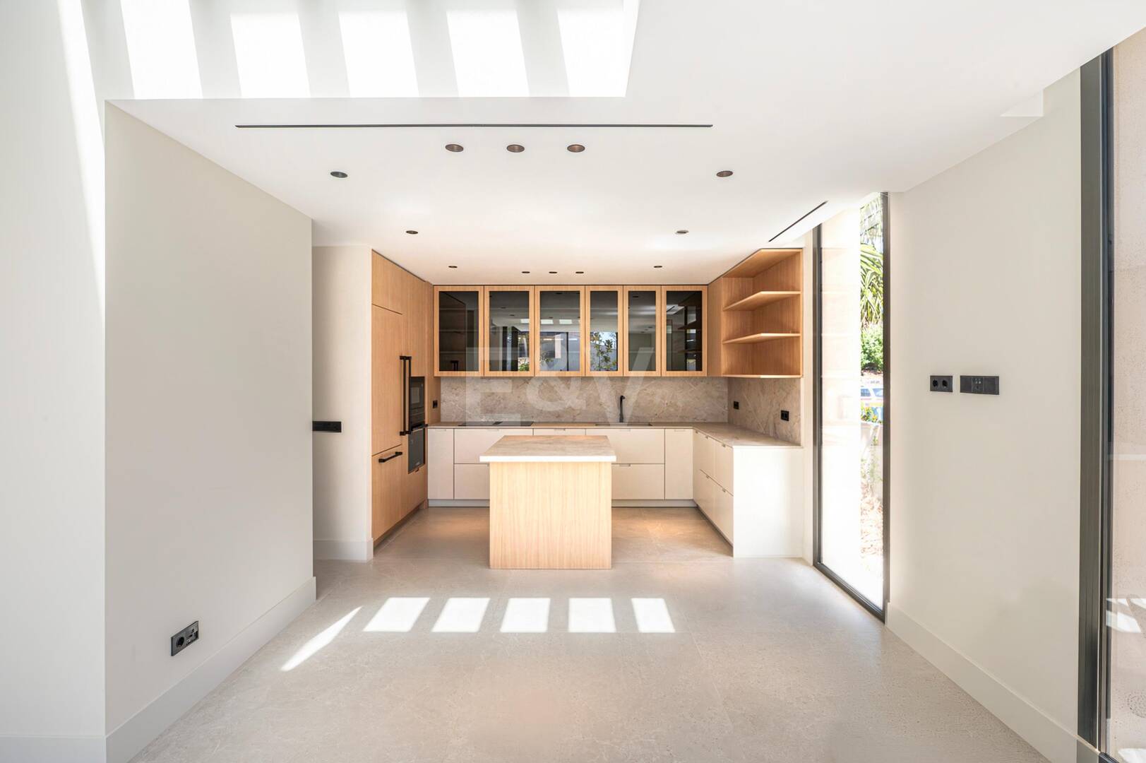 Exclusiva villa moderna en la zona de la playa de la Milla de Oro