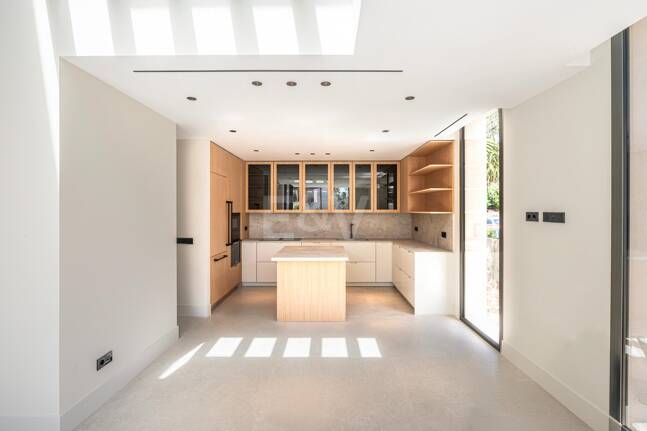 Exclusiva villa moderna en la zona de la playa de la Milla de Oro