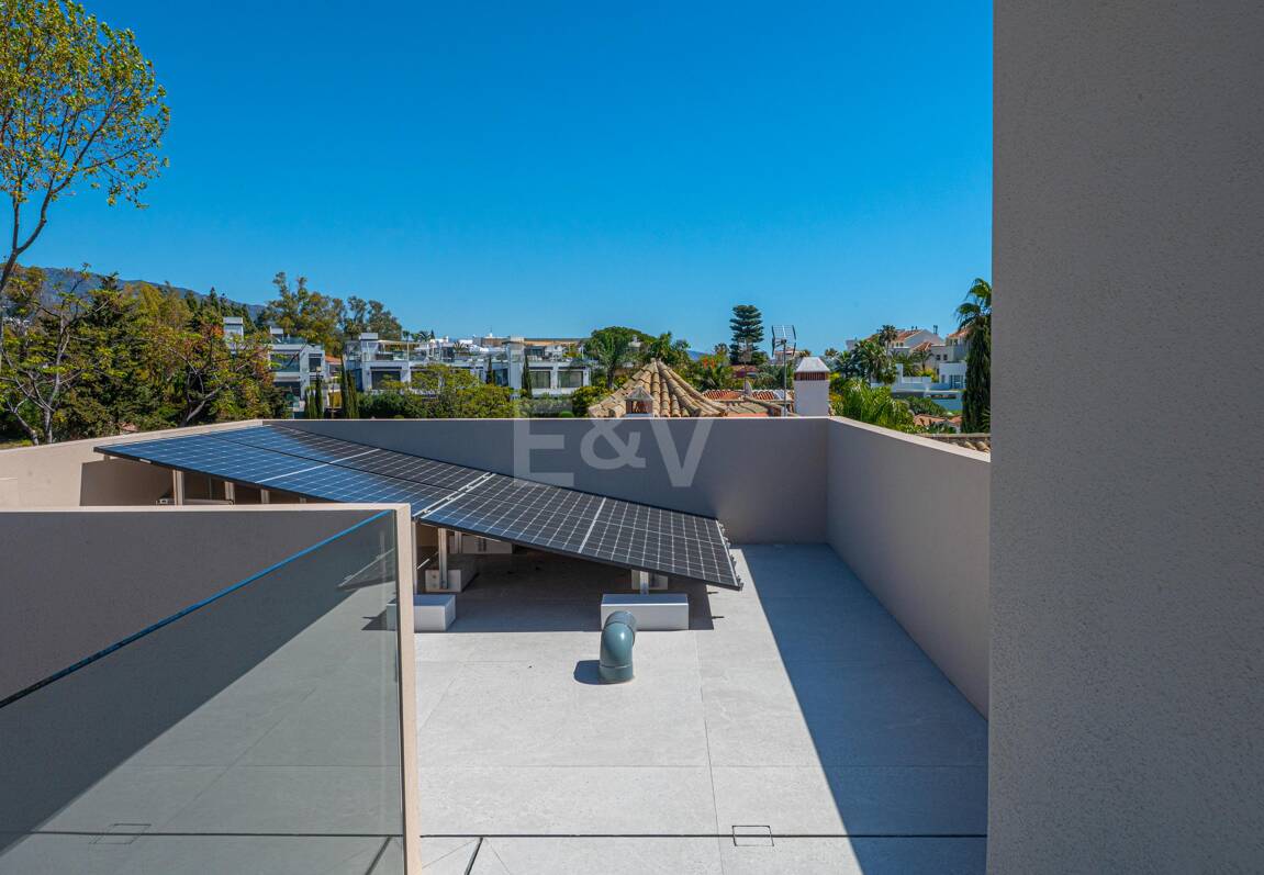 Exclusiva villa moderna en la zona de la playa de la Milla de Oro