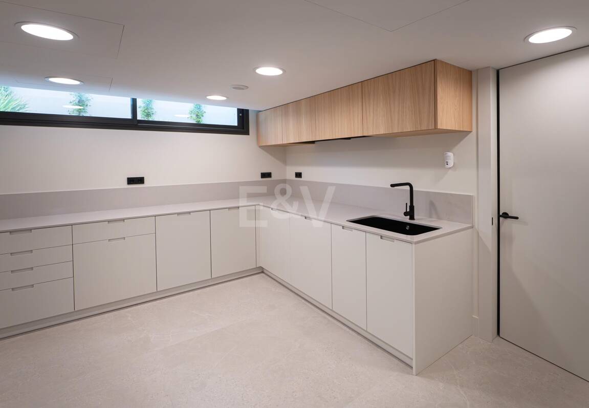 Exclusiva villa moderna en la zona de la playa de la Milla de Oro