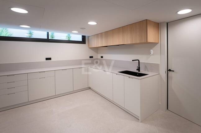 Exclusiva villa moderna en la zona de la playa de la Milla de Oro