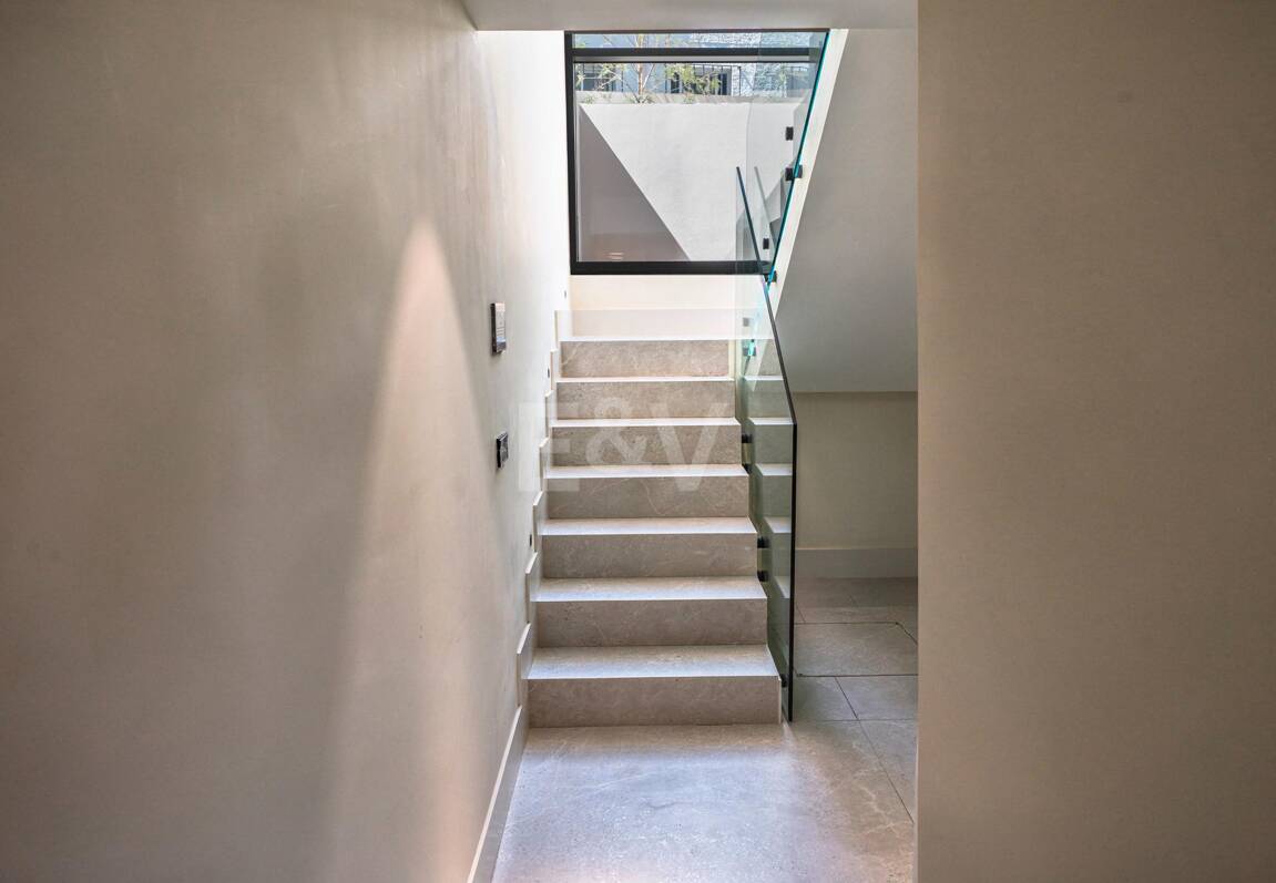 Exclusiva villa moderna en la zona de la playa de la Milla de Oro