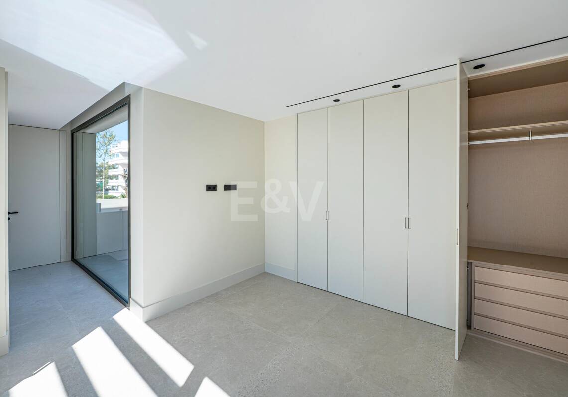 Villa moderne de luxe à quelques pas de la plage sur Marbella