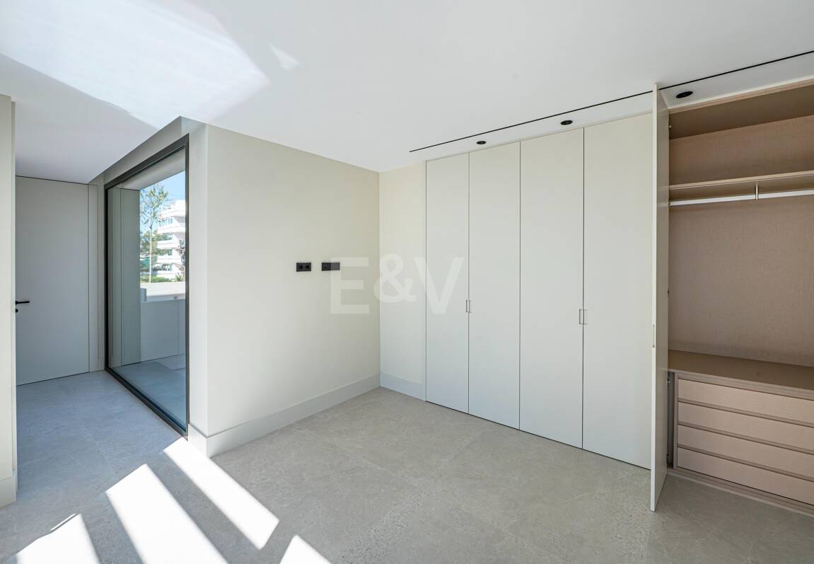 Exclusiva villa moderna en la zona de la playa de la Milla de Oro