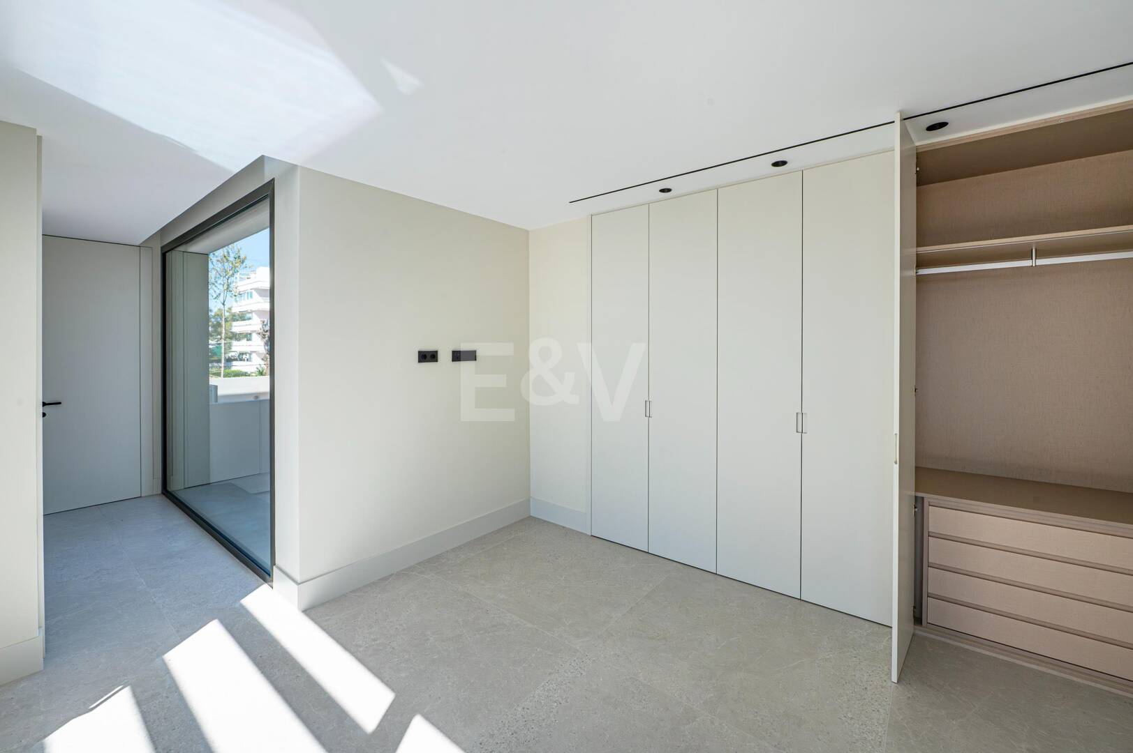 Exclusiva villa moderna en la zona de la playa de la Milla de Oro