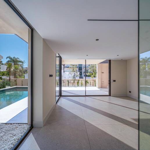 Exclusiva villa moderna en la zona de la playa de la Milla de Oro