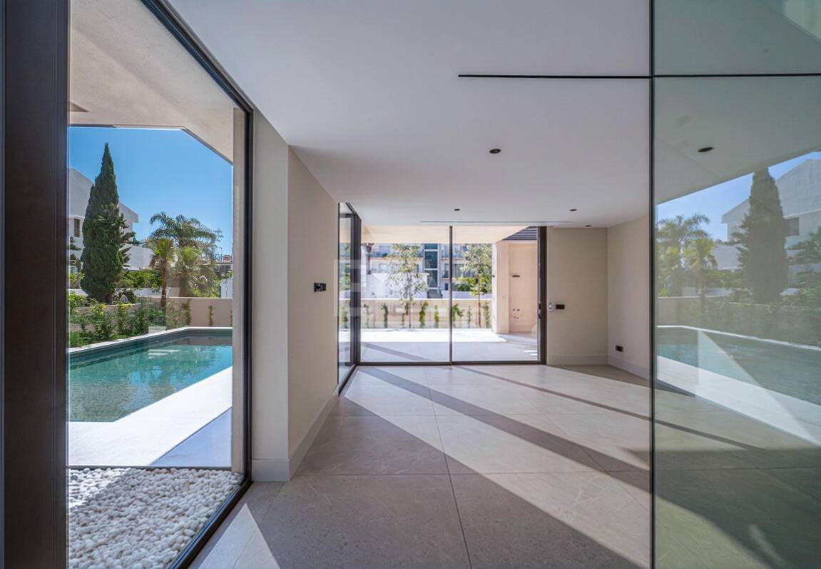 Exclusiva villa moderna en la zona de la playa de la Milla de Oro