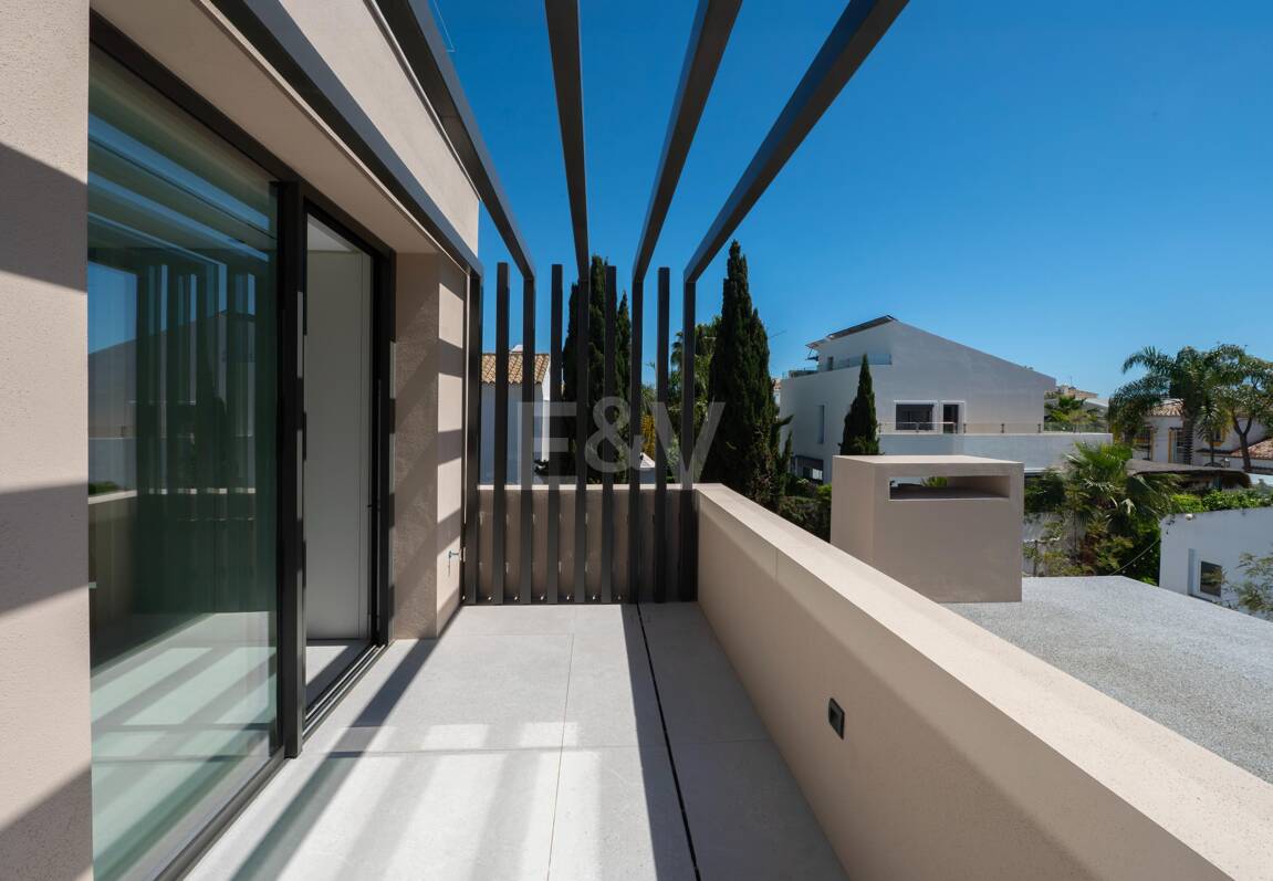 Exclusiva villa moderna en la zona de la playa de la Milla de Oro