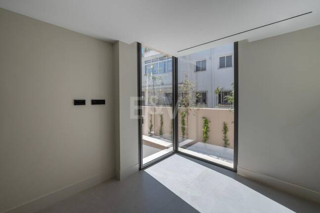 Exclusiva villa moderna en la zona de la playa de la Milla de Oro