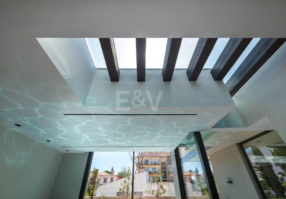 Villa moderne de luxe à quelques pas de la plage sur Marbella